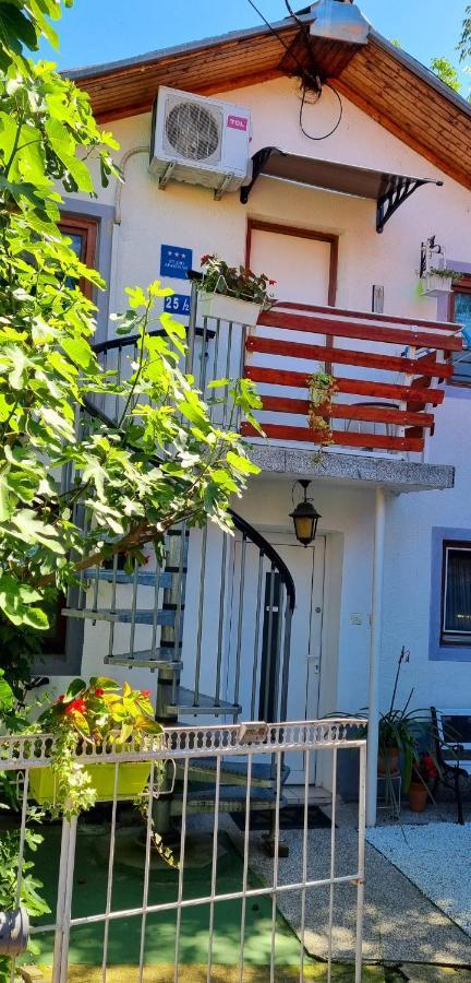 Apartment " Studio Green " Free Parking, Self Check-In Zagreb Dış mekan fotoğraf