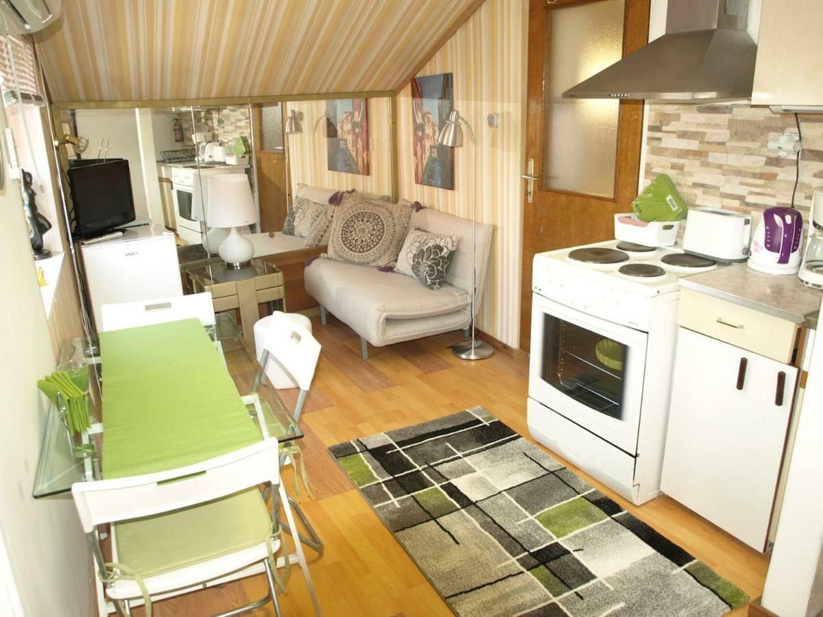 Apartment " Studio Green " Free Parking, Self Check-In Zagreb Dış mekan fotoğraf